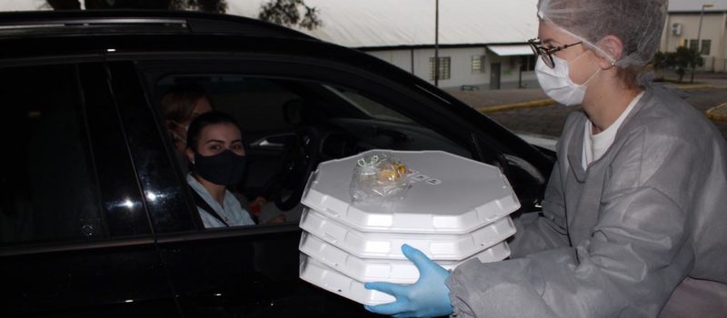 Estudantes de Odontologia da Unesc realizam drive-thru de pizzas e arrecadam mais de R$ 19 mil em prol do Bairro da Juventude