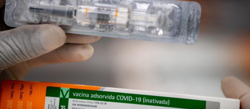 Covid-19: Imunização é um avanço no combate à pandemia, mas protocolos de biossegurança ainda devem ser seguidos