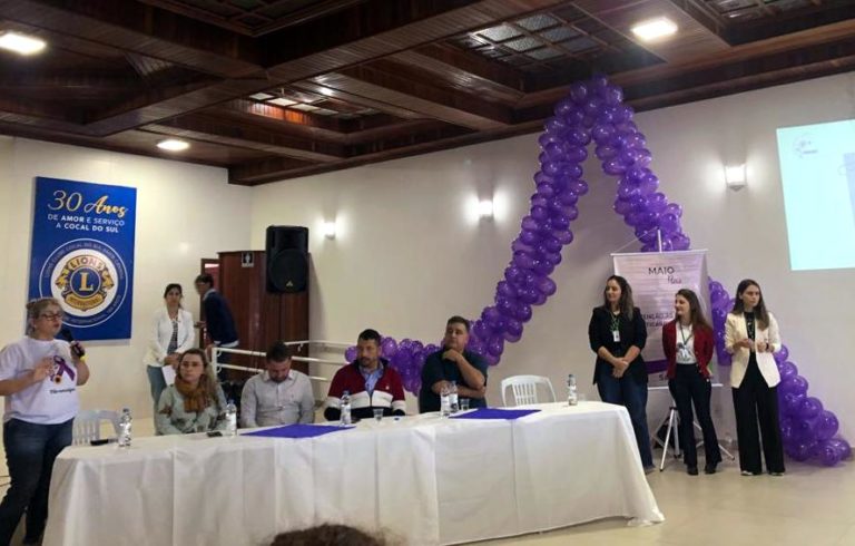 Equipe do Ambulatório de Atenção à Saúde da Pessoa com Fibromialgia da Unesc orienta população de Cocal do Sul