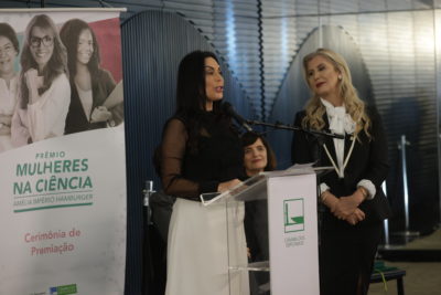 Reitora Luciane Bisognin Ceretta recebe Prêmio Mulheres na Ciência