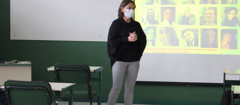 A professora Mágada Tessmann coordena o ambulatório na Unesc