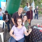 Equipe do Ambulatório de Atenção à Pessoa com Fibromialgia da Unesc faz ação na praça