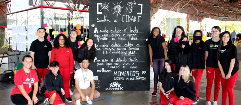 Alunos do Colégio Unesc levam arte ao <br> Terminal Central de Ônibus de Criciúma e <br> a Escola Básica Humberto de Campos
