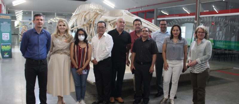 Comitiva de Honduras visita Museu de Zoologia da Unesc