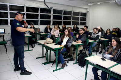 Professores da rede municipal de ensino participam de aula inaugural da  formação em xadrez