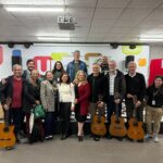 Professores e acadêmico sobem ao palco do Quintas Culturais em noite de música